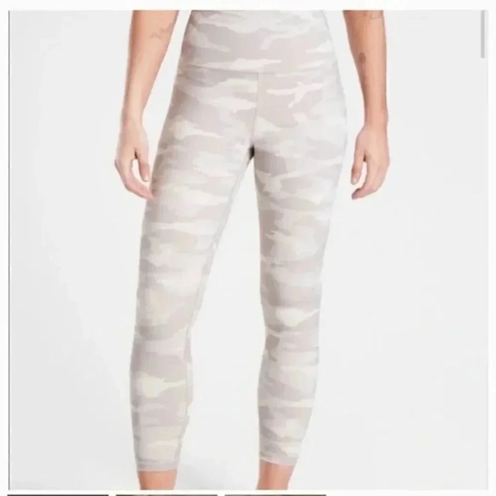 Athleta LT camo leggings with zipper pockets
